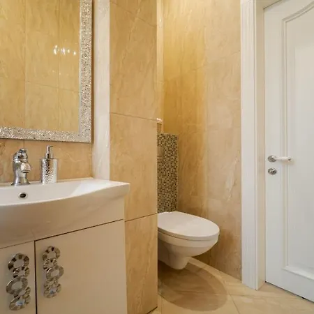 Konopnytska 4 *